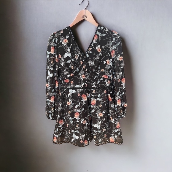 CHICWISH Women's V-Neck Floral Puff Sleeve
High Waisted Chiffon Romper Size S - Picture 2 of 16